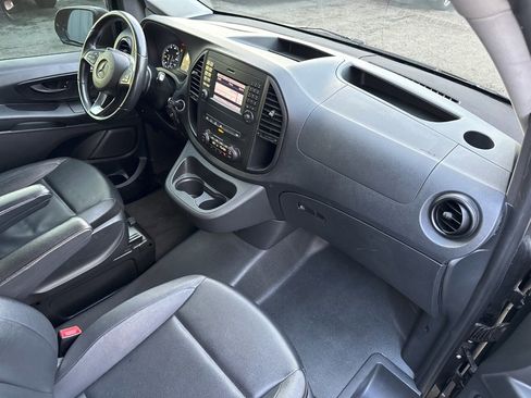 Used 2018 Mercedes-Benz Metris Passenger image 17