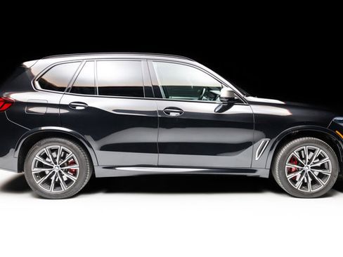 Used 2021 BMW X5 M50i image 28