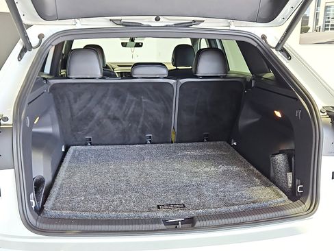 Certified 2023 Volkswagen Atlas Cross Sport SE image 7