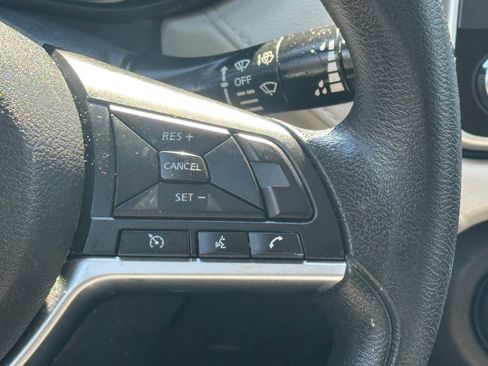 Used 2021 Nissan Versa SV FWD image 23