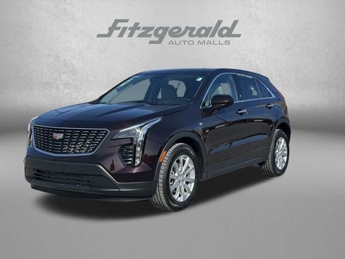 Used 2021 Cadillac XT4 Luxury w/ Cold Weather Package image 2