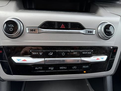 Used 2023 Ford Explorer XLT image 26