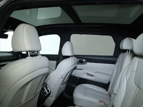 Used 2025 Kia Sorento SX Prestige AWD/4WD image 15