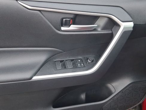 Certified 2025 Toyota RAV4 XLE AWD/4WD image 12