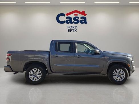 Used 2023 Nissan Frontier SV image 2