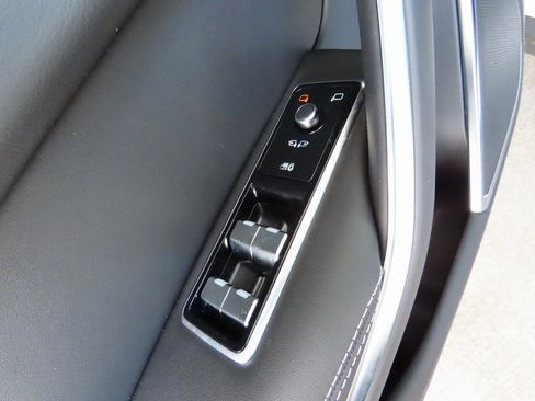 Used 2025 Jaguar F-PACE R-Dynamic S image 50