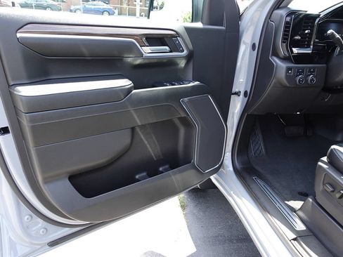 Used 2024 Chevrolet Silverado 1500 LT AWD/4WD image 16
