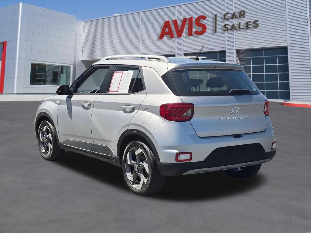 Used 2025 Hyundai Venue SEL FWD image 9