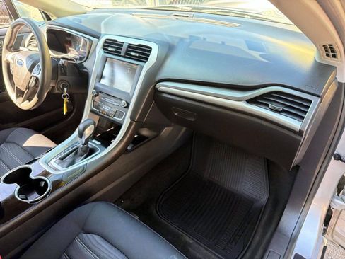Used 2016 Ford Fusion SE FWD image 7