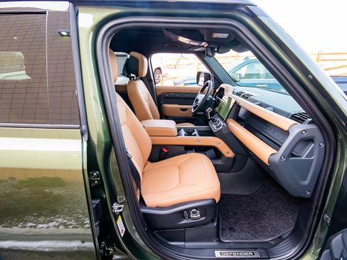 New 2026 Land Rover Defender 130 X-Dynamic SE image 40