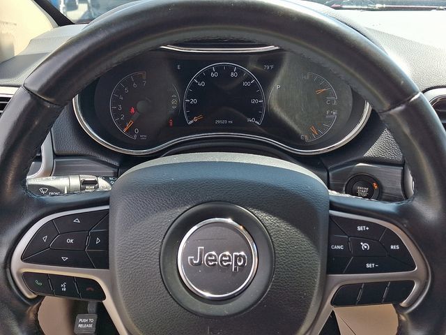 Used 2021 Jeep Grand Cherokee Laredo AWD/4WD image 19
