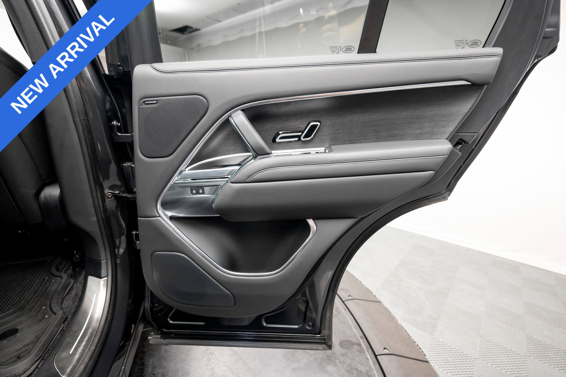 Used 2025 Land Rover Range Rover SE AWD/4WD image 30