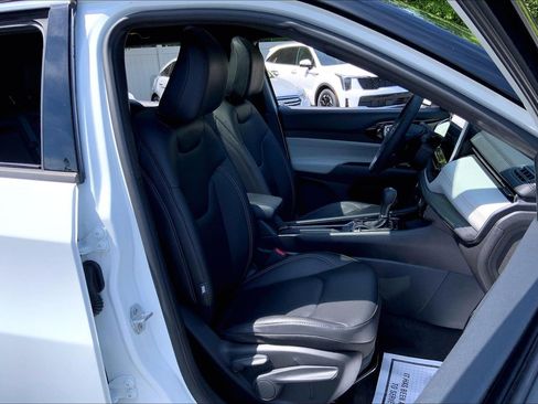 Used 2025 Jeep Compass Limited w/ Sun & Sound Group AWD/4WD image 9