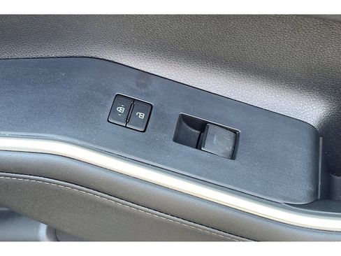 Used 2024 Toyota Highlander XLE FWD image 24