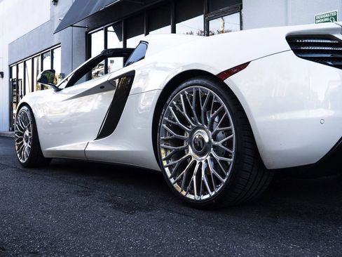 Used 2013 McLaren MP4-12C Spider RWD image 11