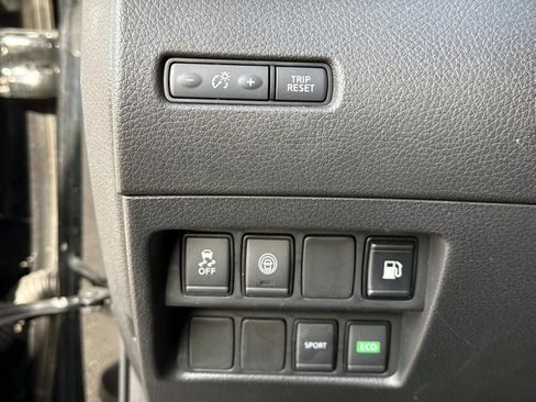 Used 2020 Nissan Rogue S image 32