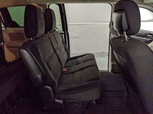 Used 2018 Dodge Grand Caravan SE w/ UConnect Hands-Free Group image 20