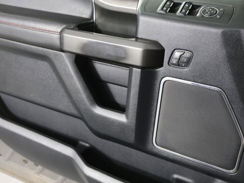 Used 2020 Ford F150 Lariat image 12