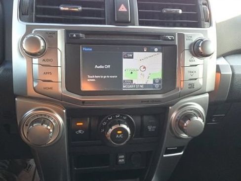 Used 2018 Toyota 4Runner SR5 AWD/4WD image 22