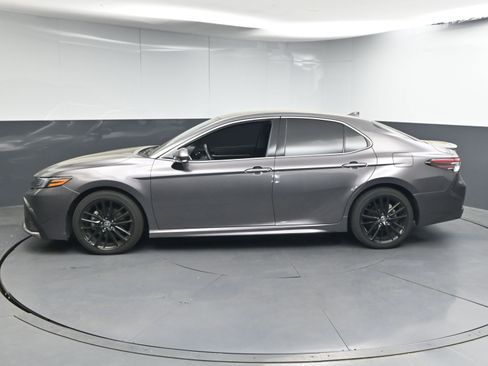 Used 2022 Toyota Camry XSE image 5