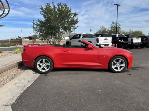 Used 2020 Chevrolet Camaro LT image 2