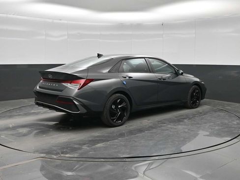 New 2026 Hyundai Elantra SEL Sport FWD image 7