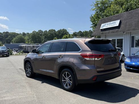Used 2018 Toyota Highlander XLE AWD/4WD image 6