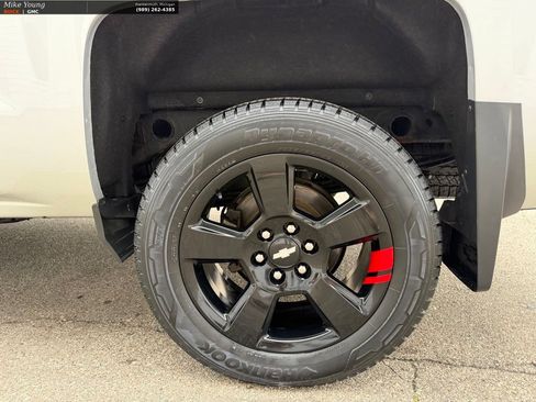 Used 2018 Chevrolet Silverado 1500 LT w/ Redline Edition AWD/4WD image 10