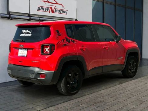 Used 2022 Jeep Renegade Sport image 4