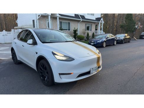 Used 2023 Tesla Model Y Long Range AWD/4WD image 3
