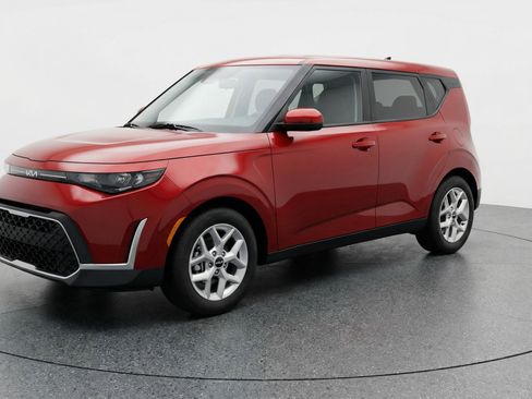 Used 2025 Kia Soul LX w/ LX Technology Package image 3