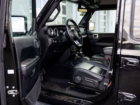 Used 2018 Jeep Wrangler Unlimited Sahara AWD/4WD image 27