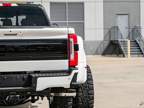 Used 2026 Ford F450 Platinum w/ FX4 Off-Road Package image 13