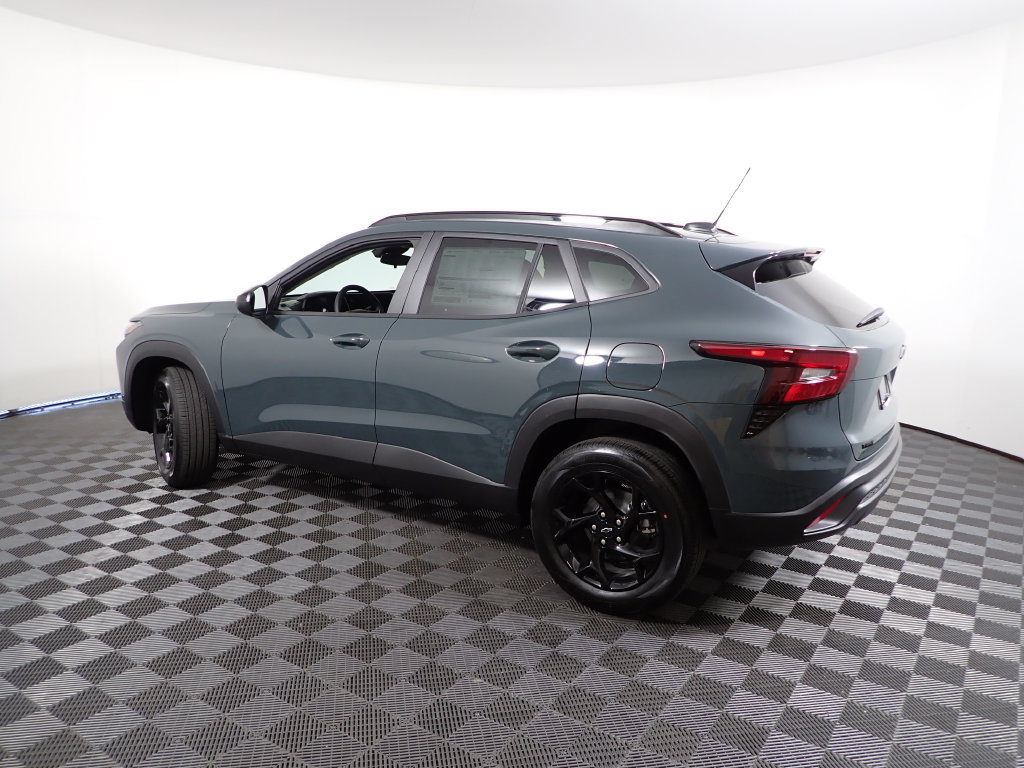 New 2026 Chevrolet Trax LT w/ Midnight Edition FWD image 11