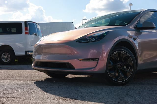 Used 2023 Tesla Model Y Long Range AWD/4WD image 30