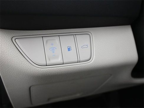 Used 2022 Genesis G70 2.0T image 33