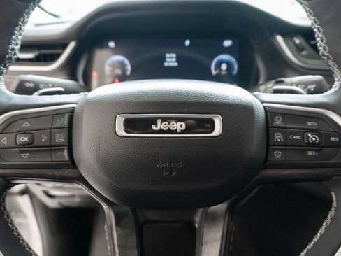 Used 2023 Jeep Grand Cherokee Limited AWD/4WD image 22