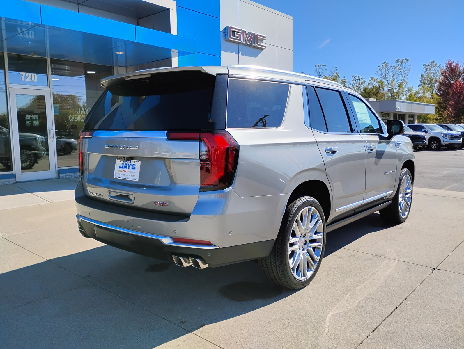 New 2027 GMC Yukon Denali w/ Denali Reserve Package AWD/4WD image 7