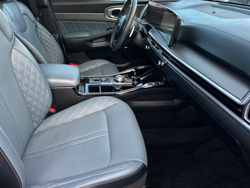 Certified 2025 Kia Sorento SX Prestige image 16