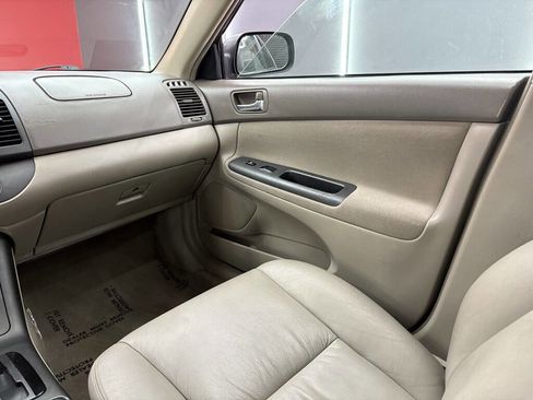 Used 2005 Toyota Camry LE FWD image 10