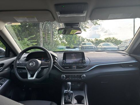 Used 2025 Nissan Altima 2.5 SV FWD image 33