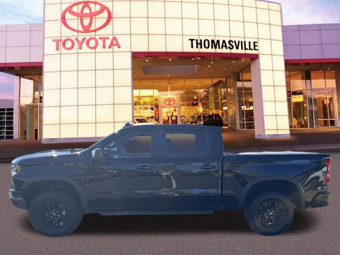 Used 2023 Chevrolet Silverado 1500 ZR2 w/ Technology Package image 8