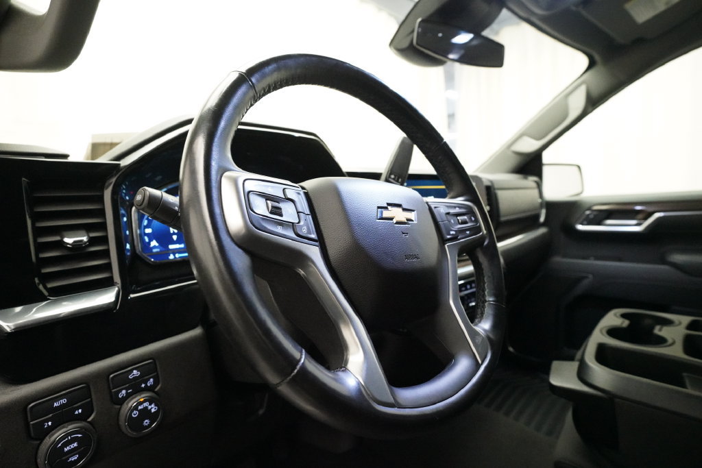 Used 2025 Chevrolet Silverado 1500 LT AWD/4WD image 8