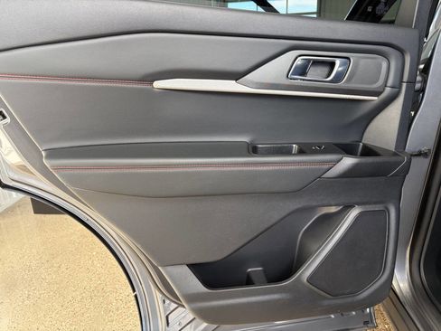 Used 2025 Ford Explorer ST-Line w/ ST-Line Street Pack image 28