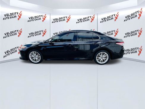 Used 2019 Toyota Camry XLE FWD image 6