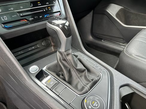 Used 2023 Volkswagen Tiguan SE R-Line AWD/4WD image 20