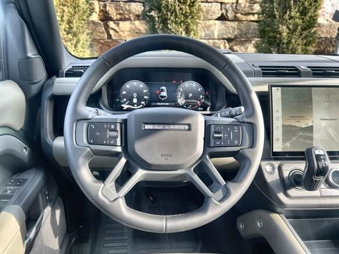 Used 2026 Land Rover Defender 110 S image 22