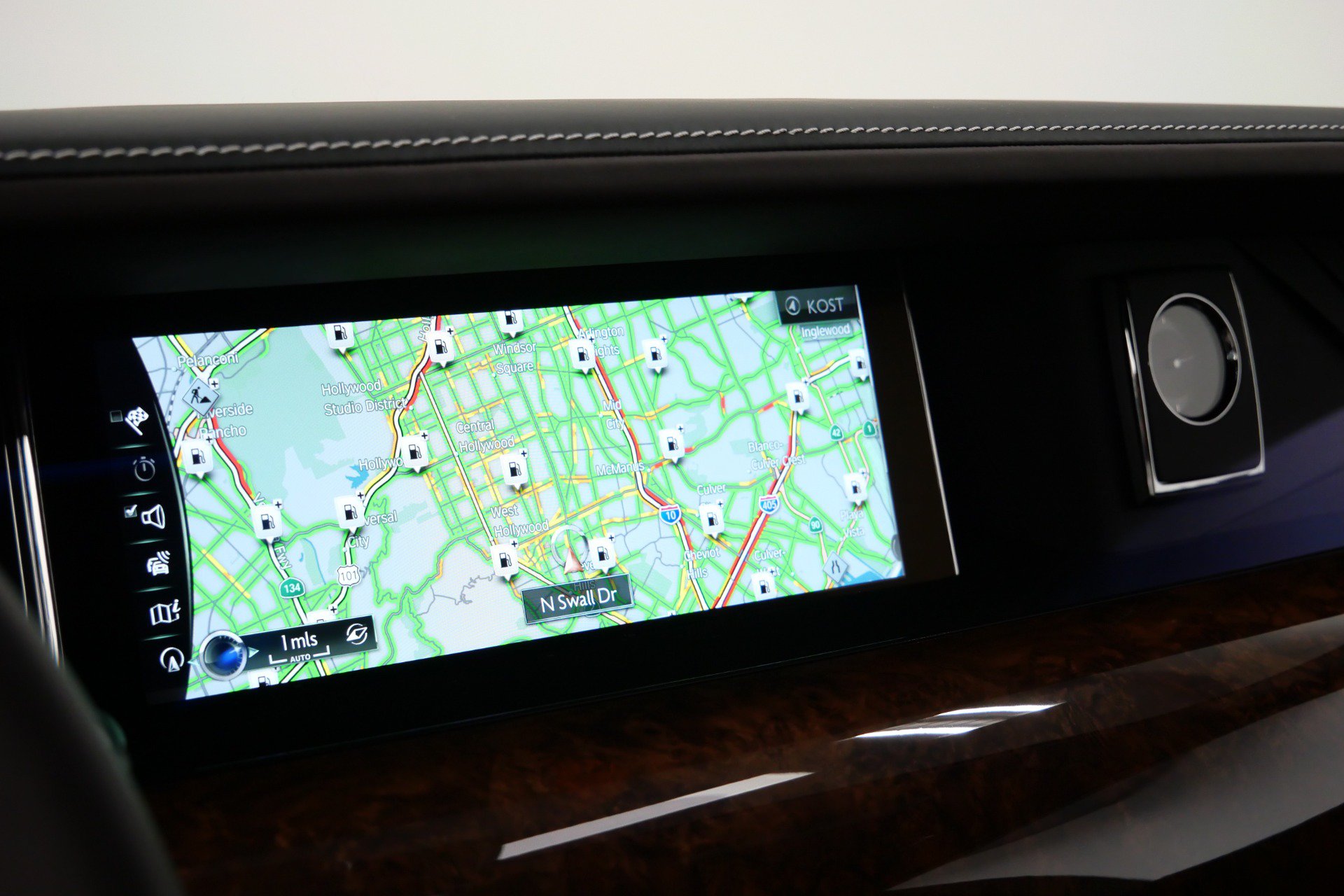 Used 2019 Rolls-Royce Phantom Sedan RWD image 17