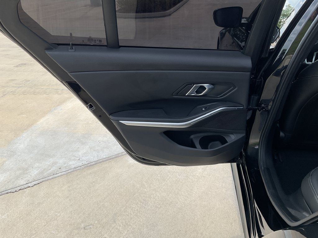 Used 2025 BMW 330i Sedan w/ M Sport Package RWD image 12