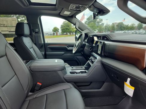 New 2025 GMC Sierra 2500 Denali w/ Denali Reserve Package image 8